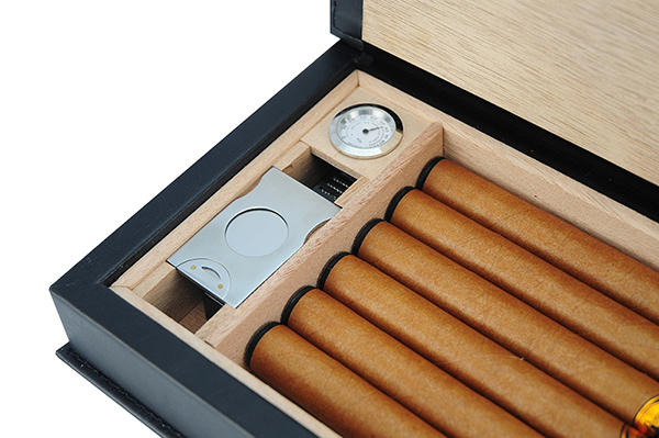 travel cigar box