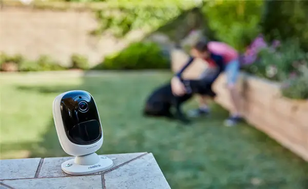 power wireless cameras with battery power