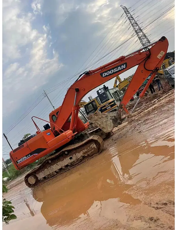 DOOSAN DH225, DOOSAN DH225-7 excavator
