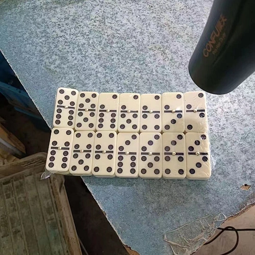 melamine domino