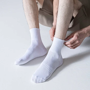 Breathable crew socks for men women
