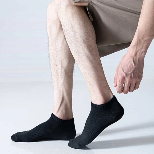 All-season poly-cotton crew socks
