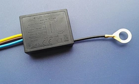 高压 LED 触摸调光器驱动器连续调光