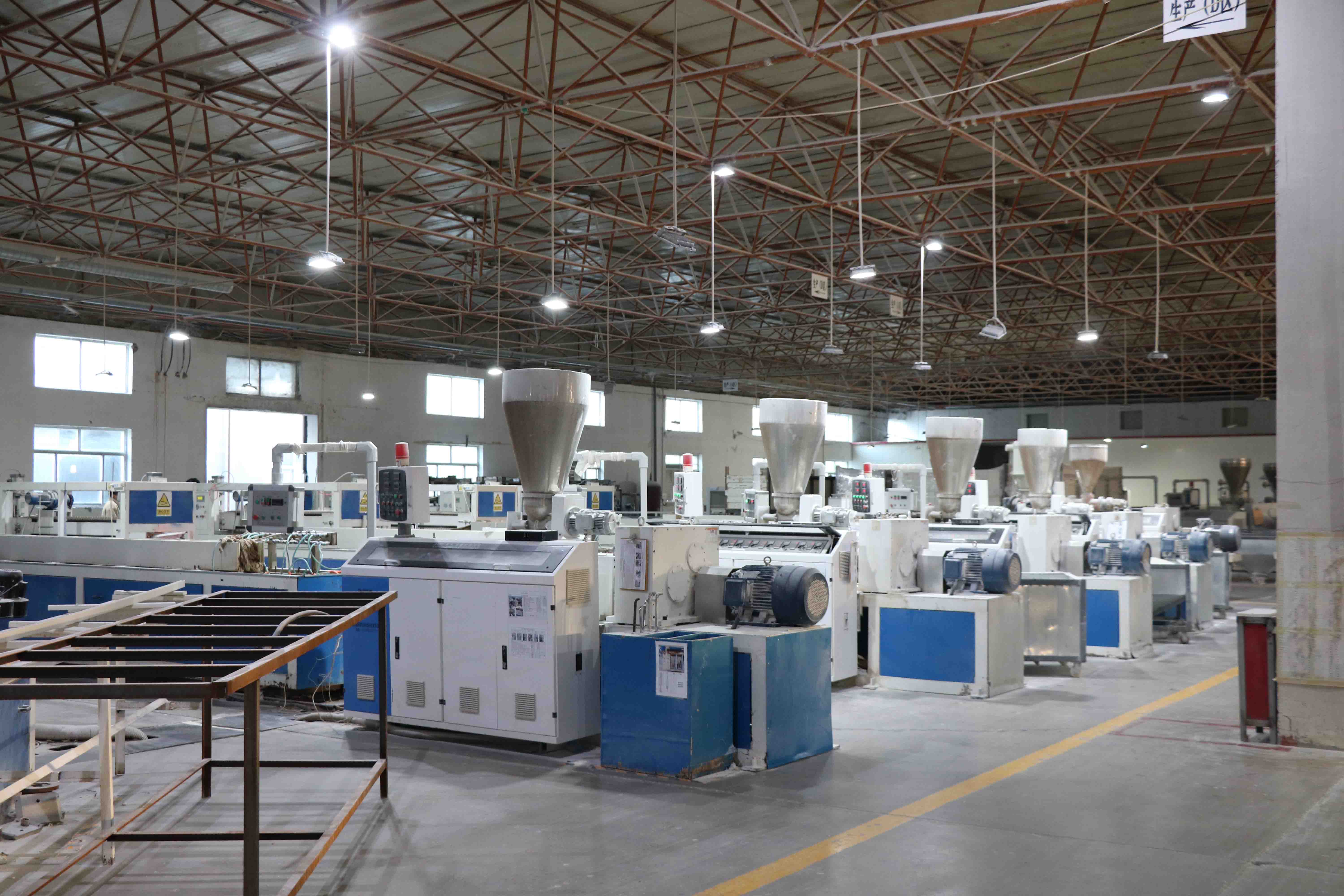 Enter the Enda workshop to understand the PVC shutter components process
