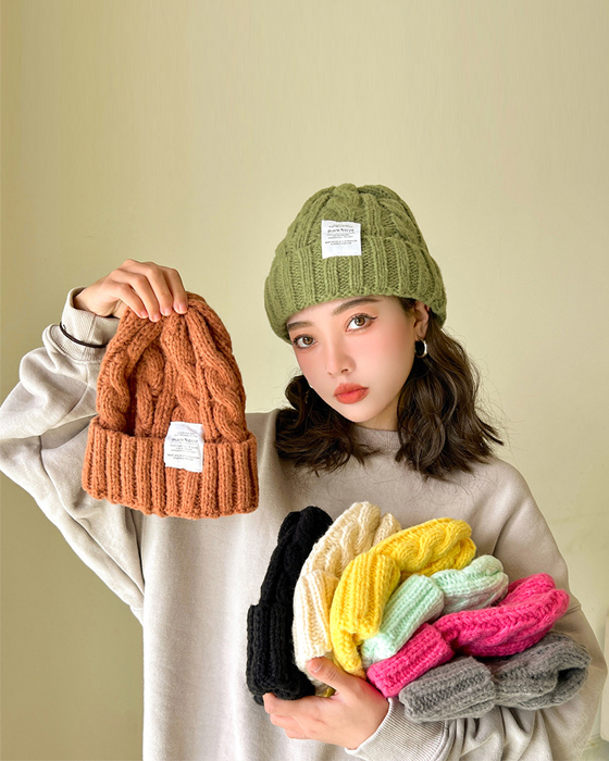 Knit cap in solid color