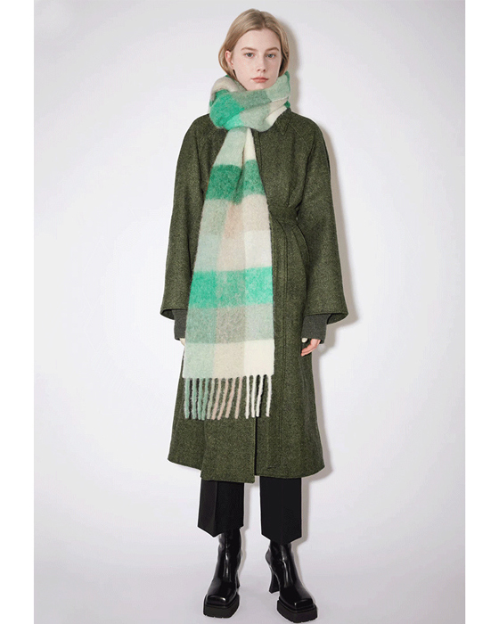 Spliced scarf