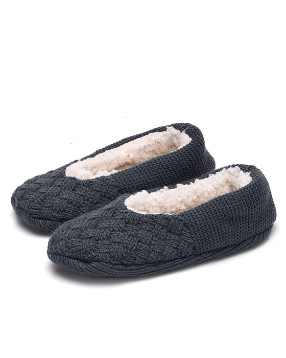 Knitted indoor slippers