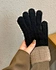 Knitted gloves