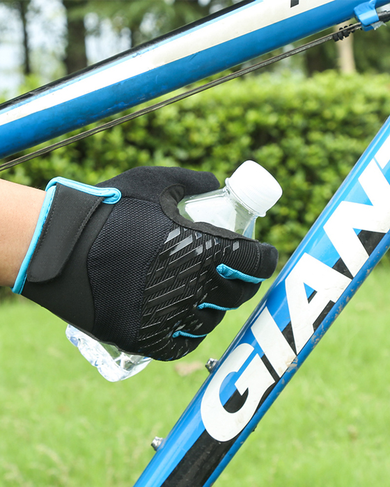 Breathable shock absorbing sports gloves