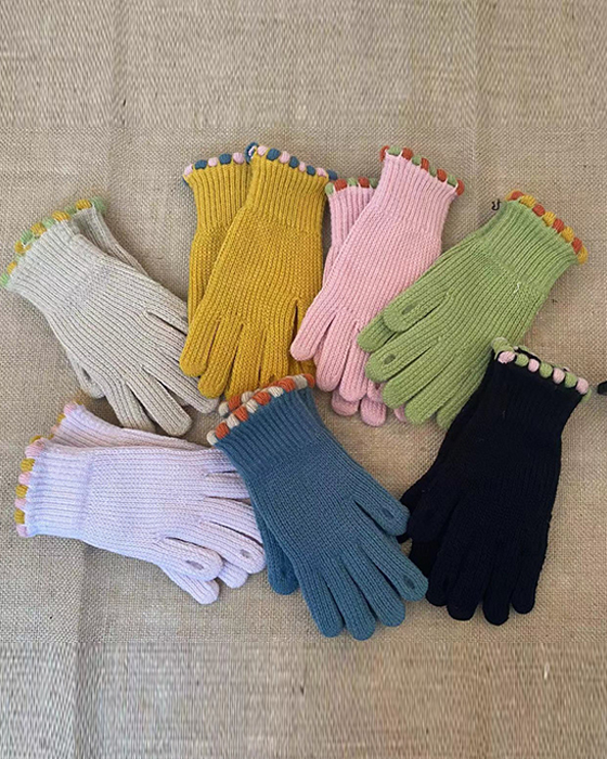 knitted gloves with fingers