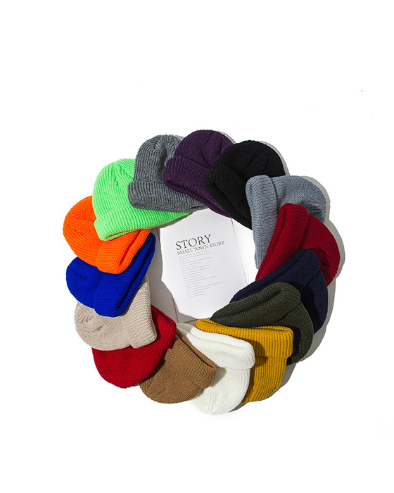 Fashionable knitted hat for women