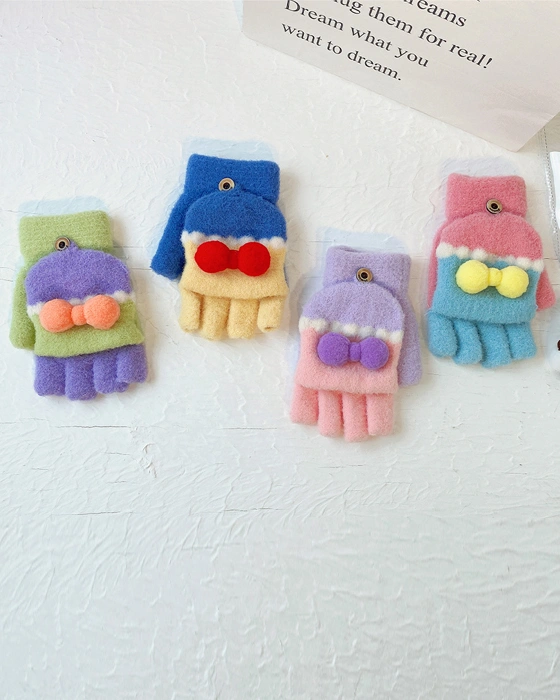 Knitted gloves