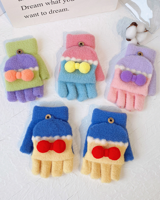 Lovely knitted gloves