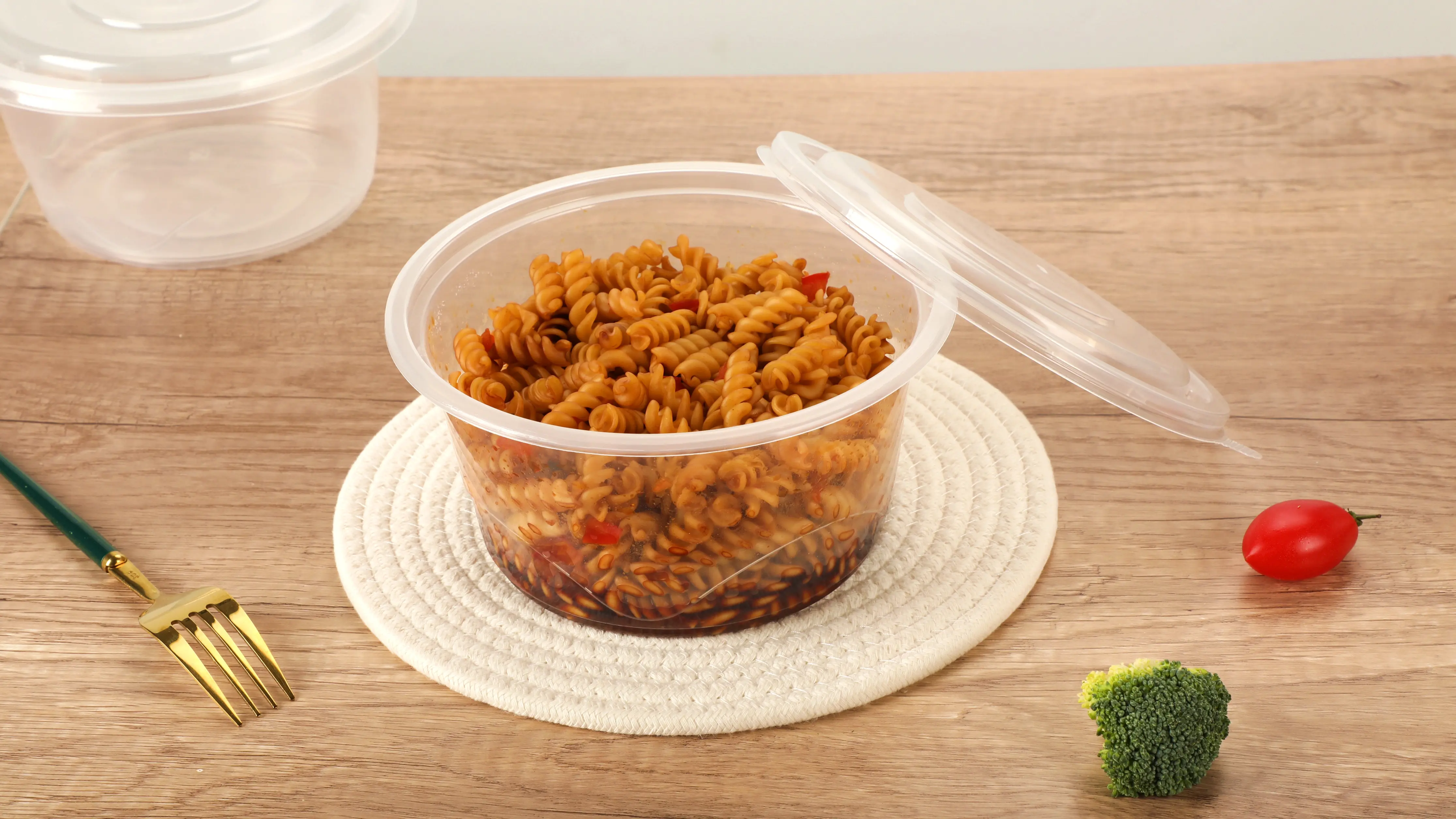 to-go soup containers with lids