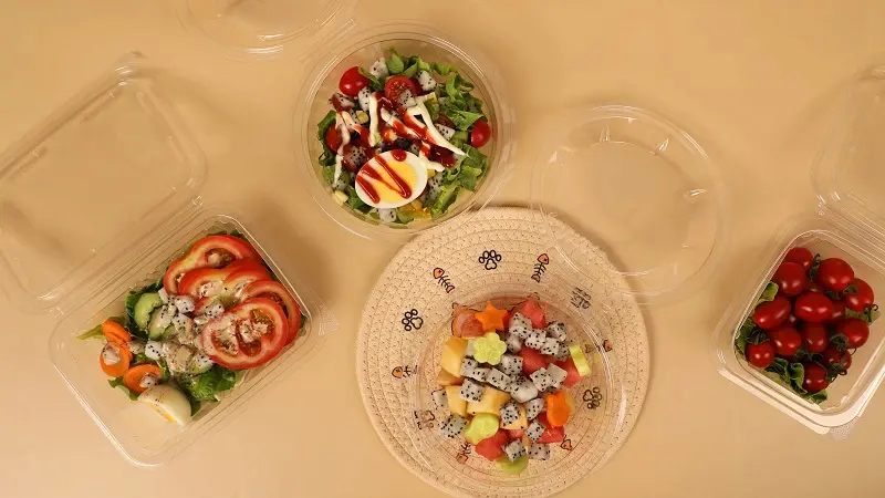 clear plastic takeout containers