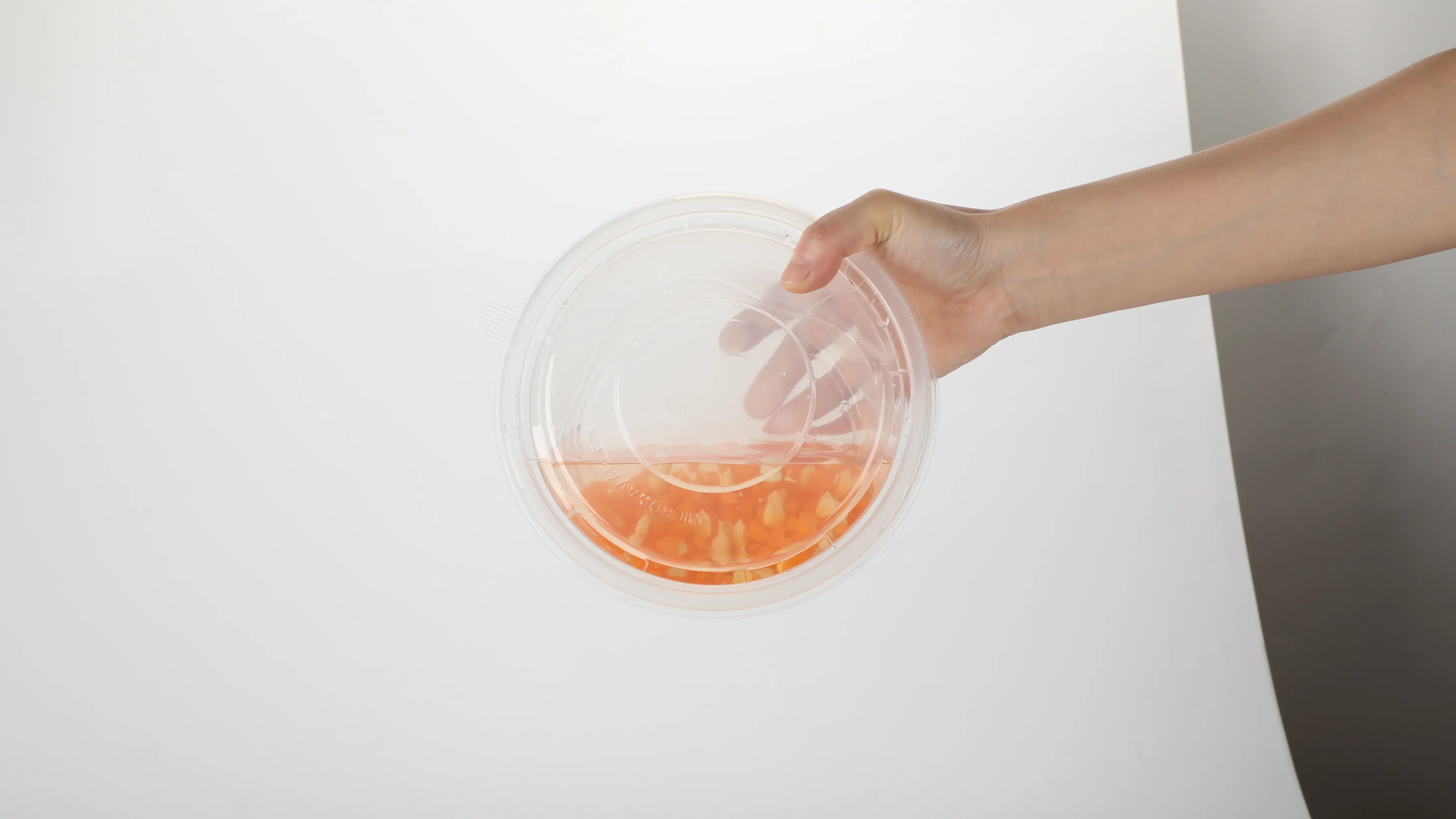 leak-proof round bowl