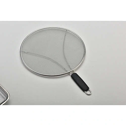 Splatter screen with TPR handle