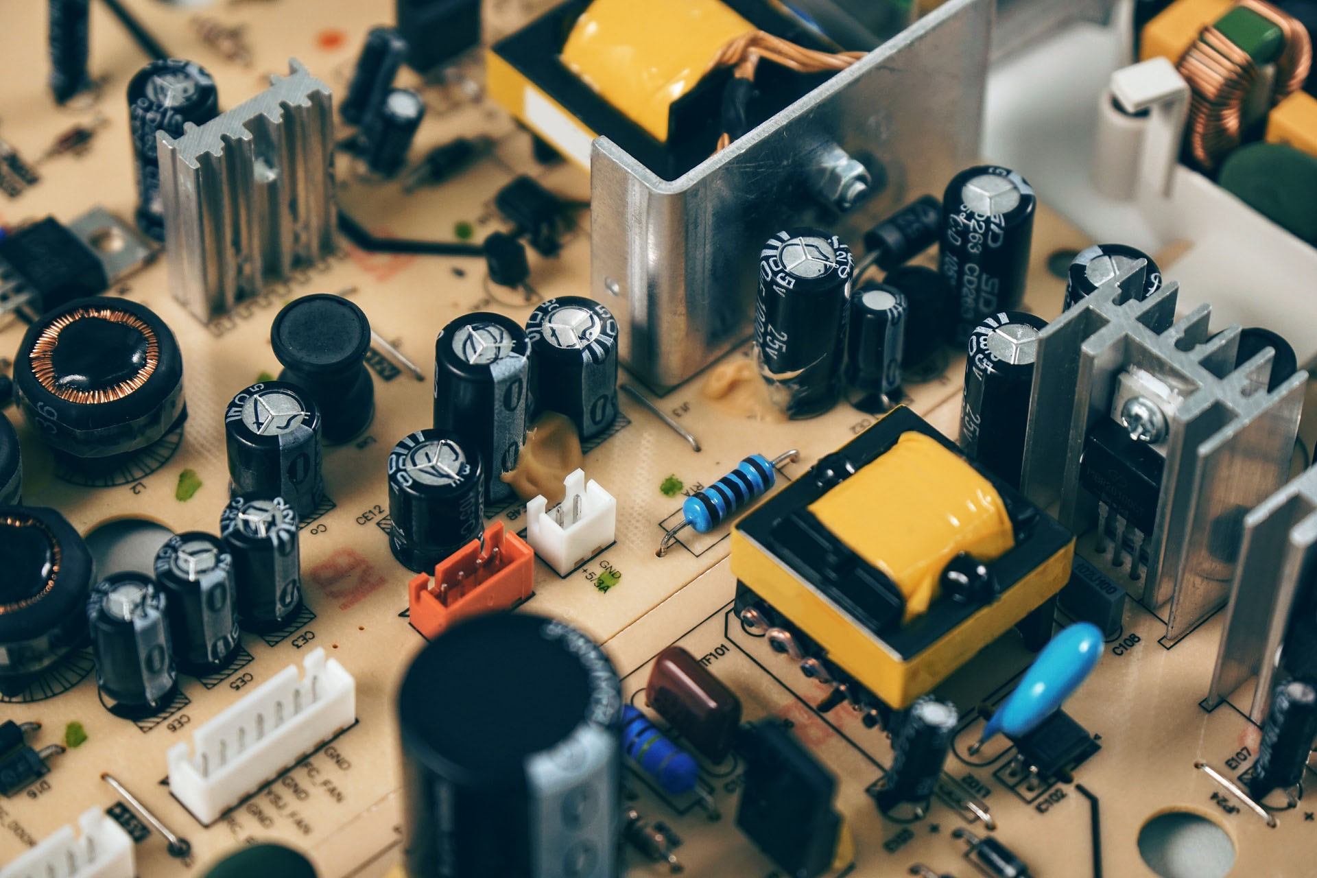 Ku wanaaji qalabka elektarooniga ah ee-xiga leh inductors caadadii Sahaminta xalalka Inductance Mode Common Mode Fariin u dir su'aalaha.