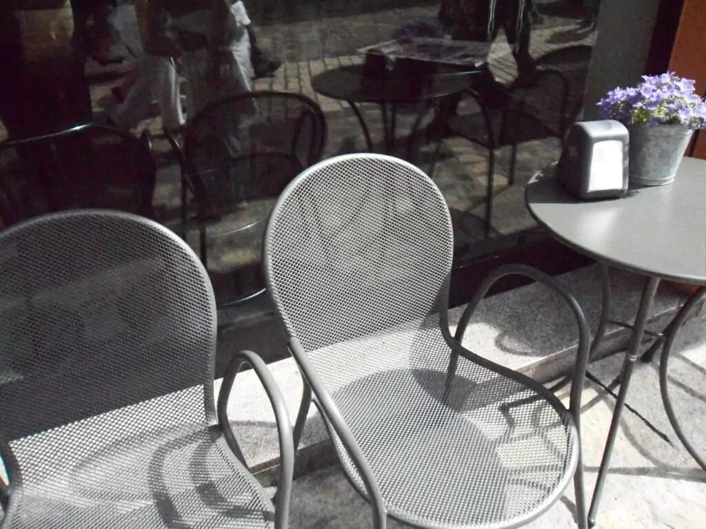 metal outdoor furniture