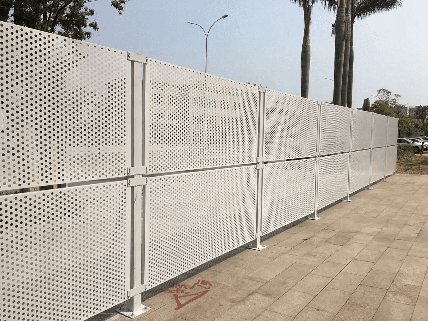 white round hole perforated metal fence