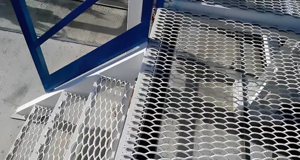 expanded metal for stair tread