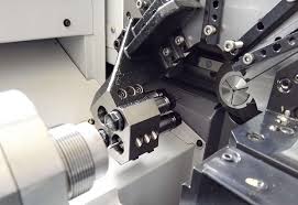 What are the differences between CNC machining and traditional machining