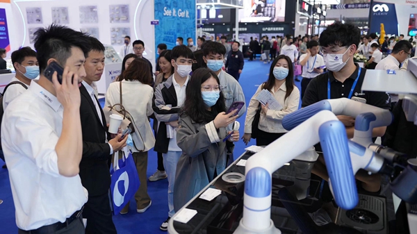 Permintaan robot di industri otomotif sedang booming, dengan inventaris operasi mencapai 1 juta unit