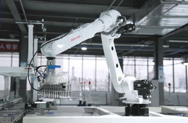 Dengan bantuan "netralitas karbon", Robot Penyusunan Fotovoltaik Luoshi telah ditingkatkan dan berhasil