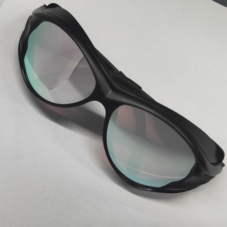 Laser safety goggles for professional protection in medical and industrial laser applications
