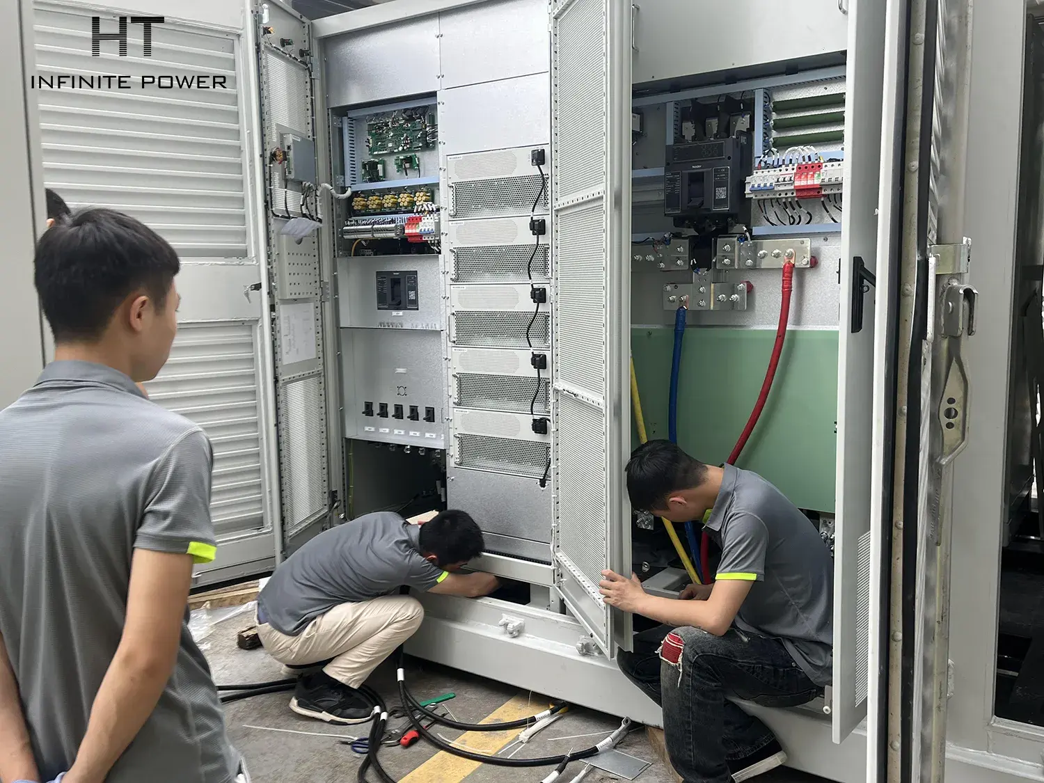 Capacidades de logística, comissionamento e engenharia in loco dos fornecedores de armazenamento de energia