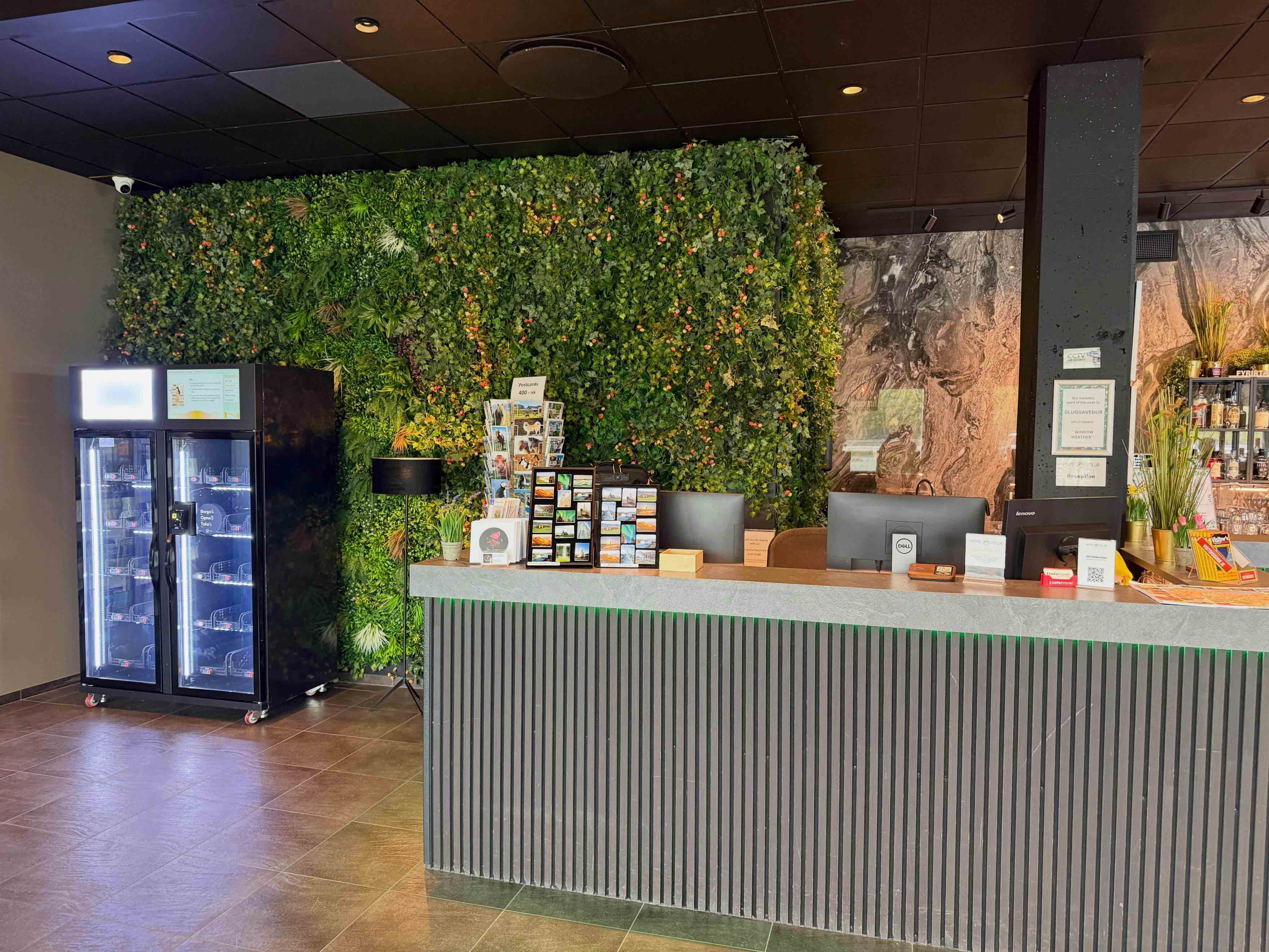 weimi smart fridge vending machine with weight sensor technology in hotel in Iceland