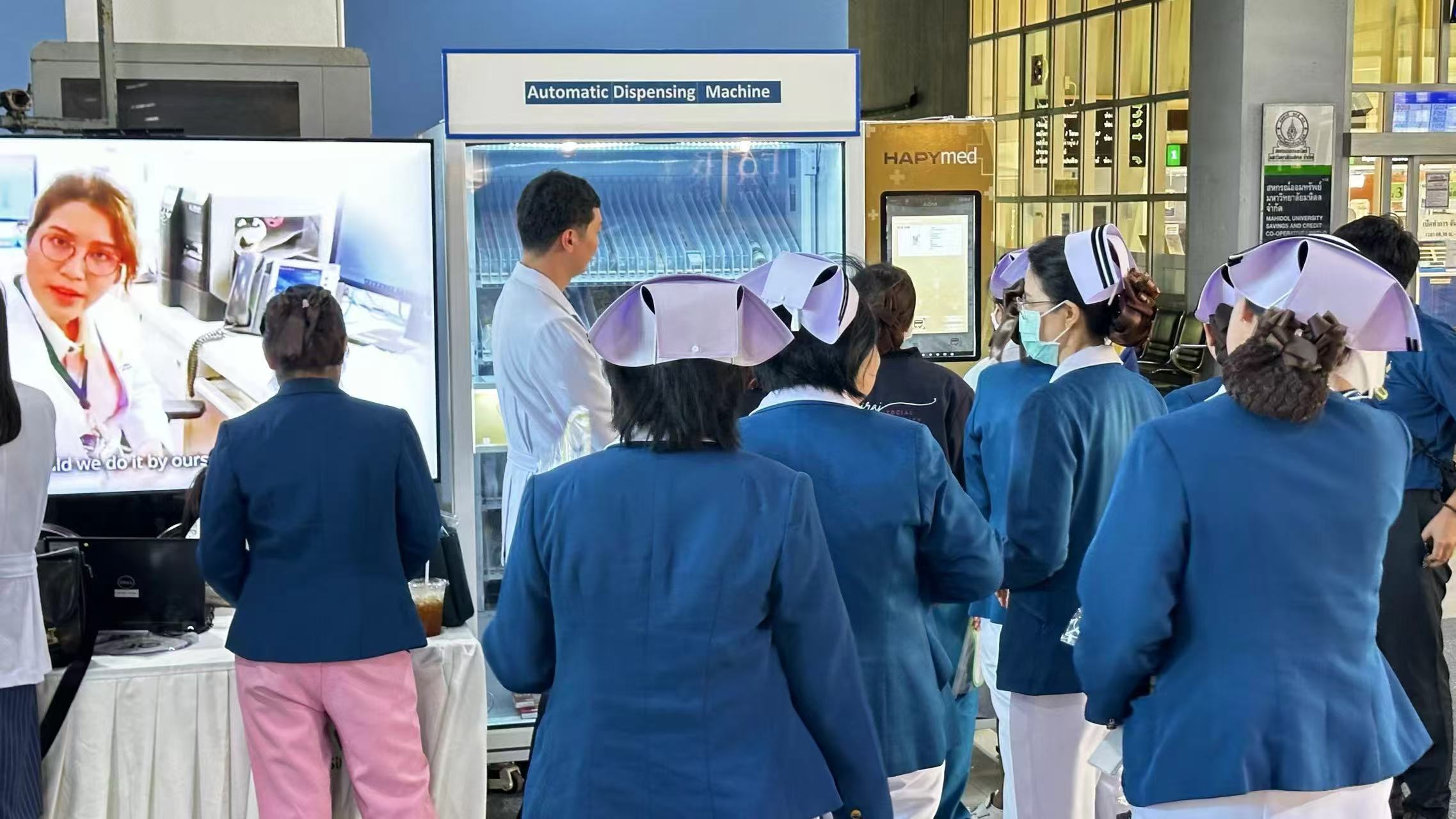 weimi innovative medicine vending machine in Thailand hospital