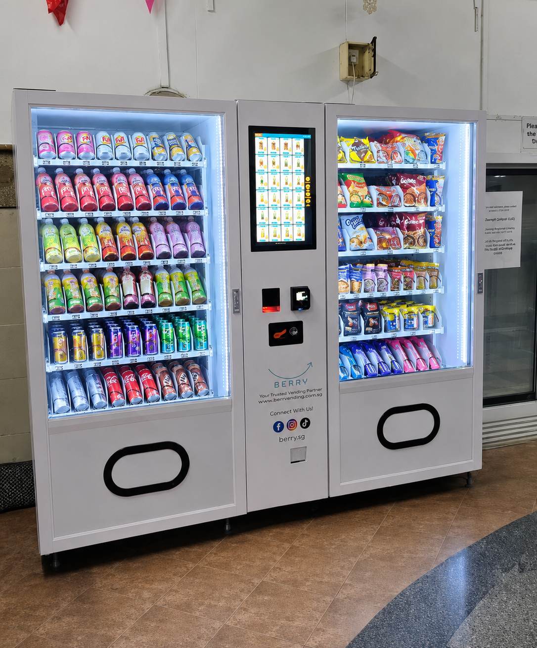 How WEIMI Smart Combo Vending Machines Empower Automated Retail Operators in Singapore