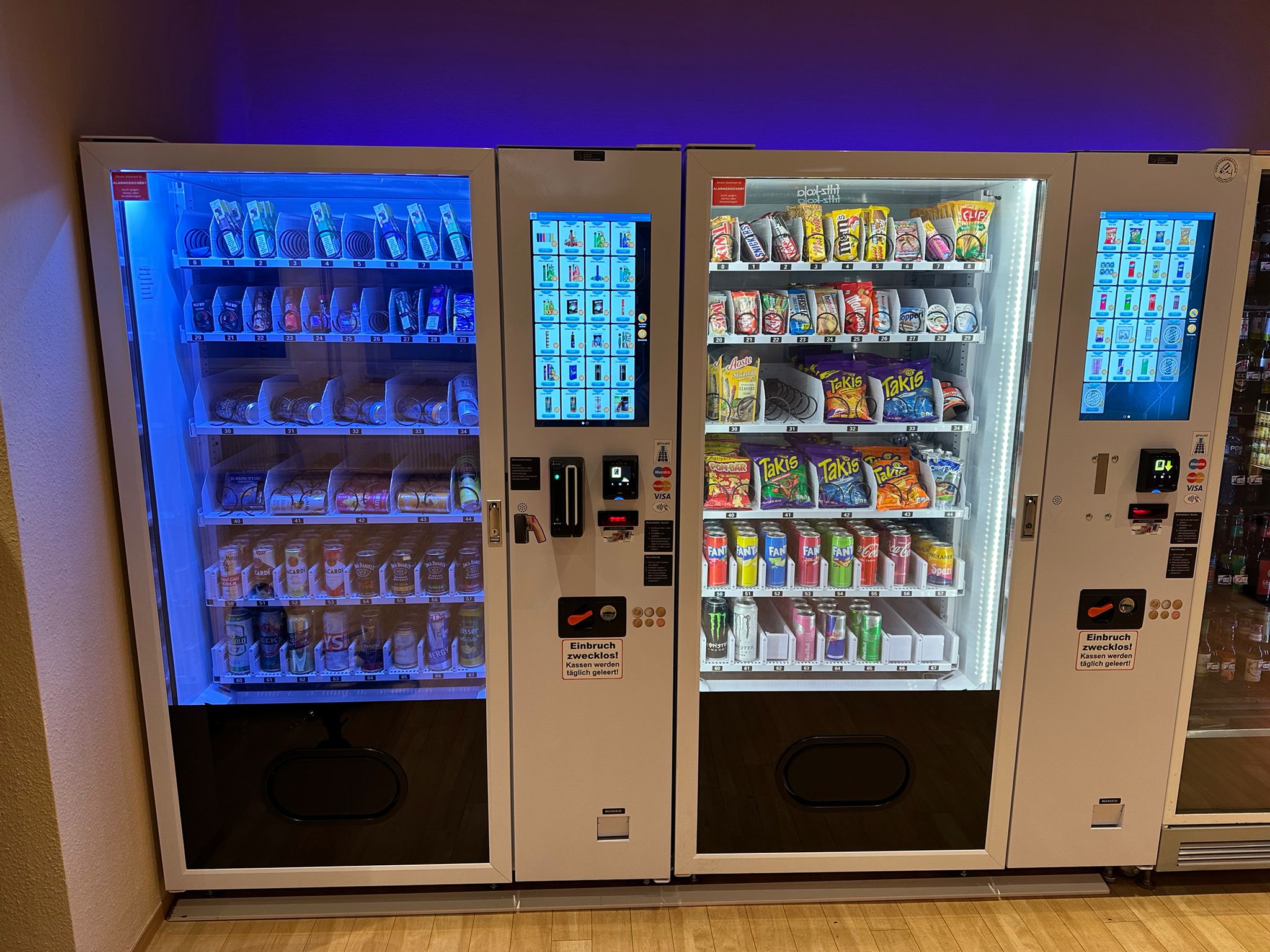 Weimi smart snack drink vending machine in Germany