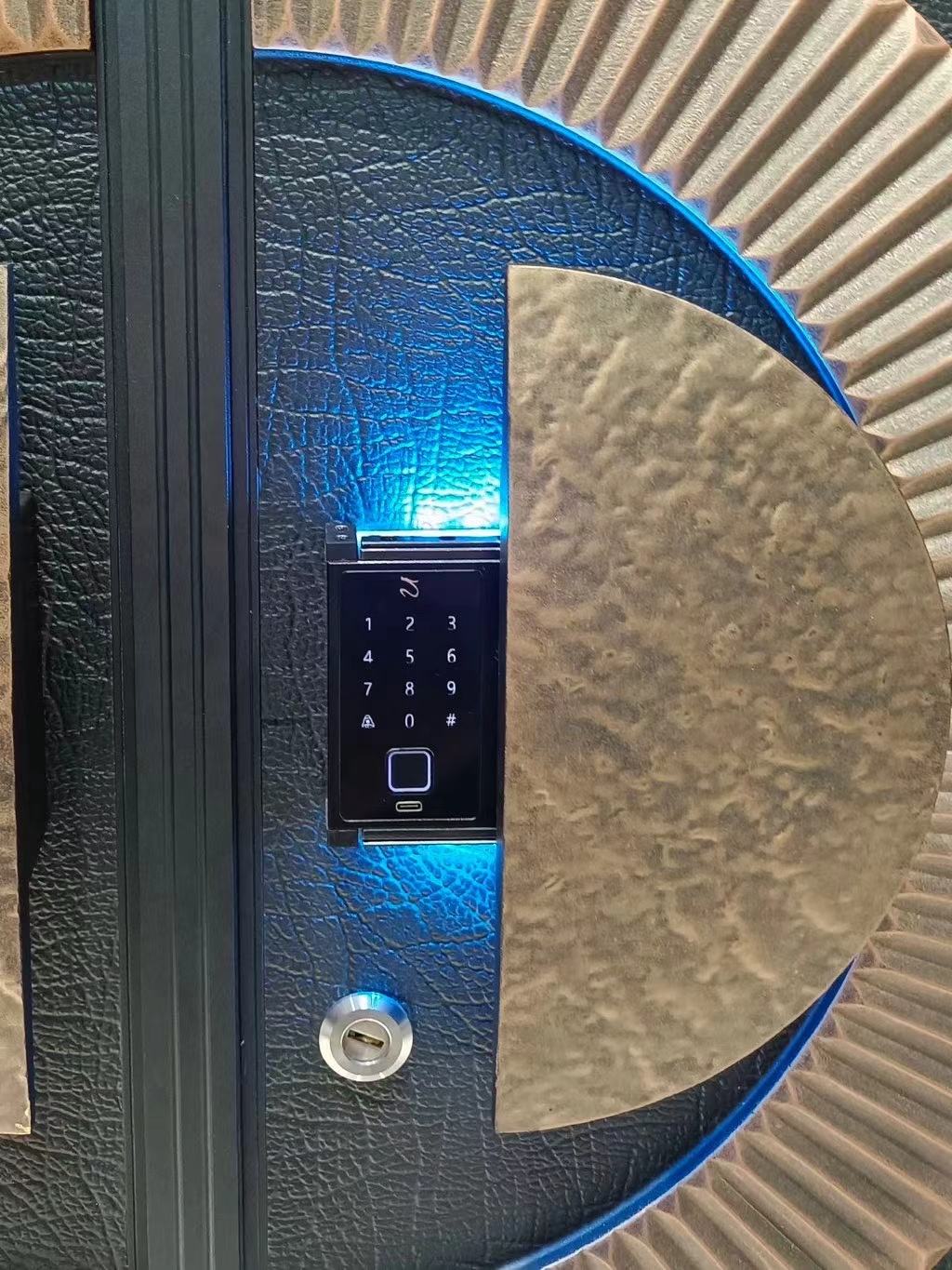 Lock System of Modern Aluminum Front Doors