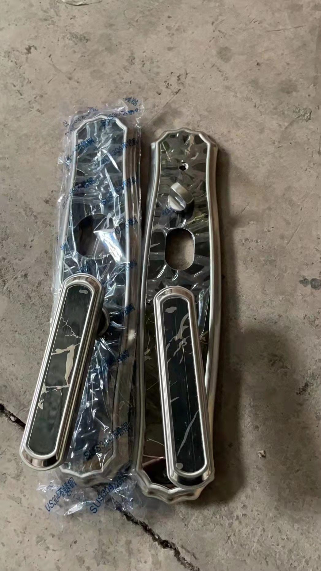 Handel of Internal Metal Doors