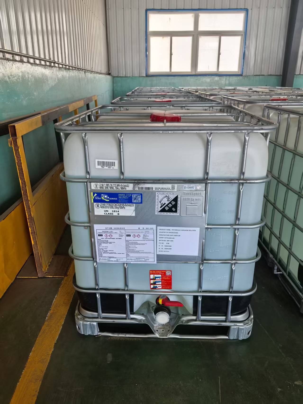 200 L plastic drums f