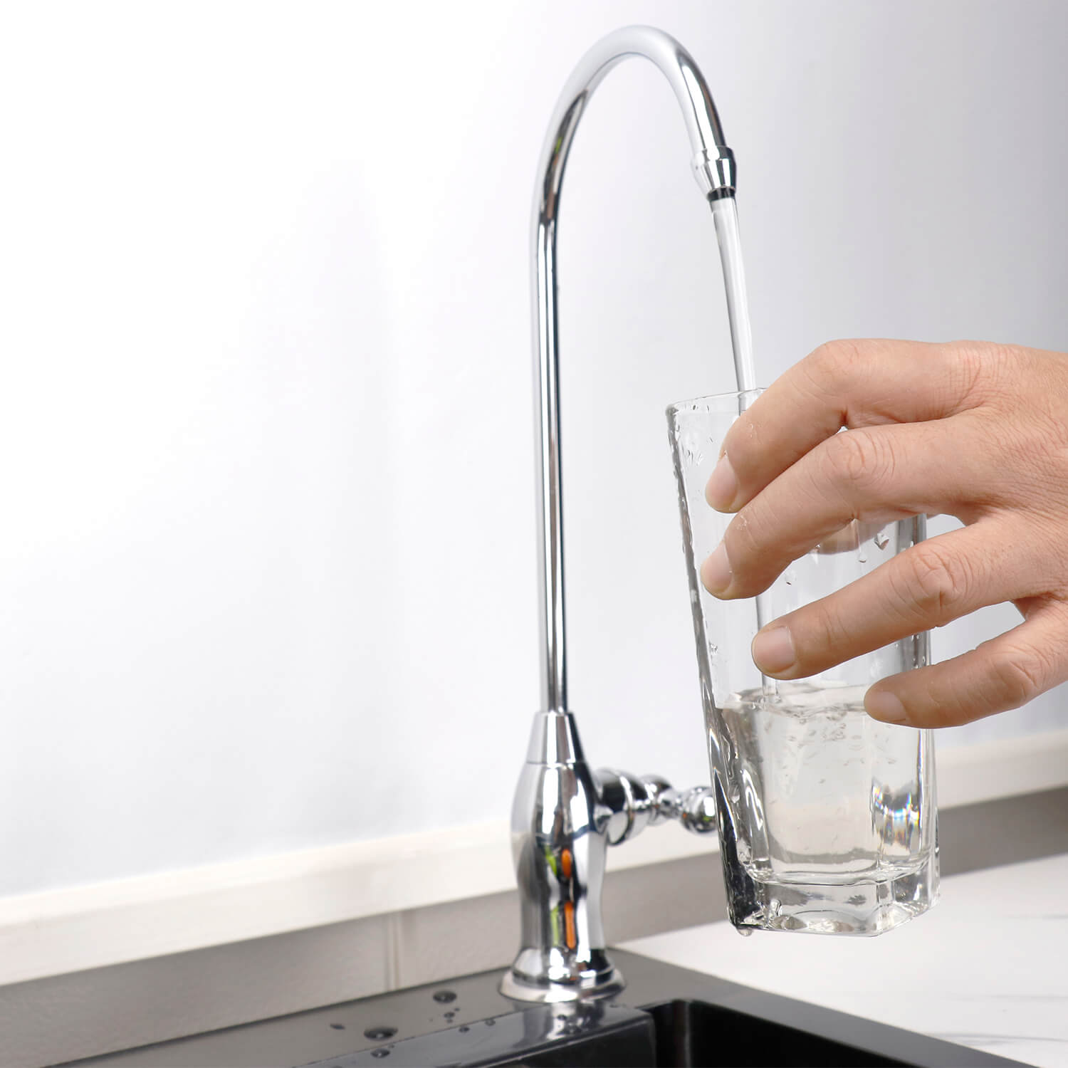 4 Way Kitchen Faucet means hot water,cold water, pure water and mineralized water