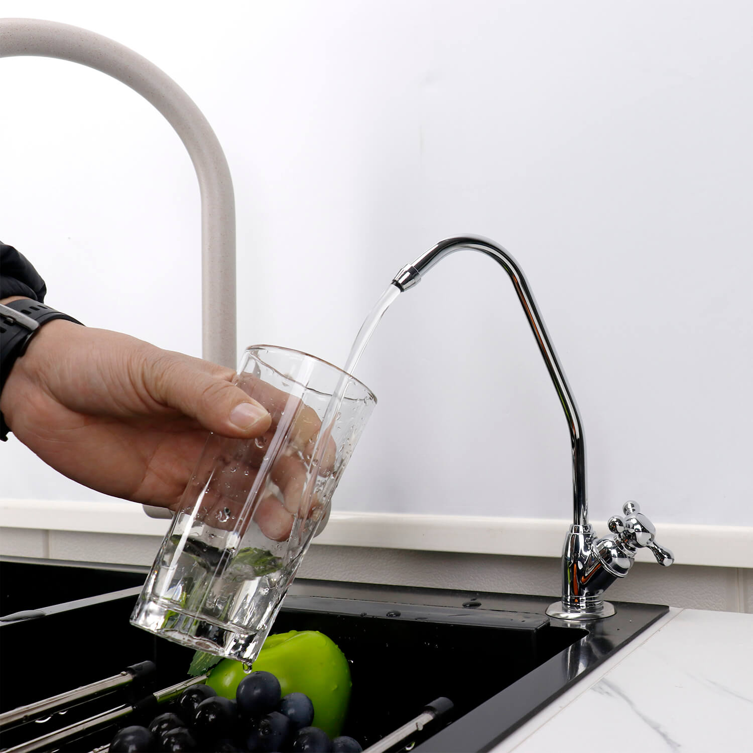 4 way kitchen mixer tap have four tubes for hot /cold / pure/ minalized water