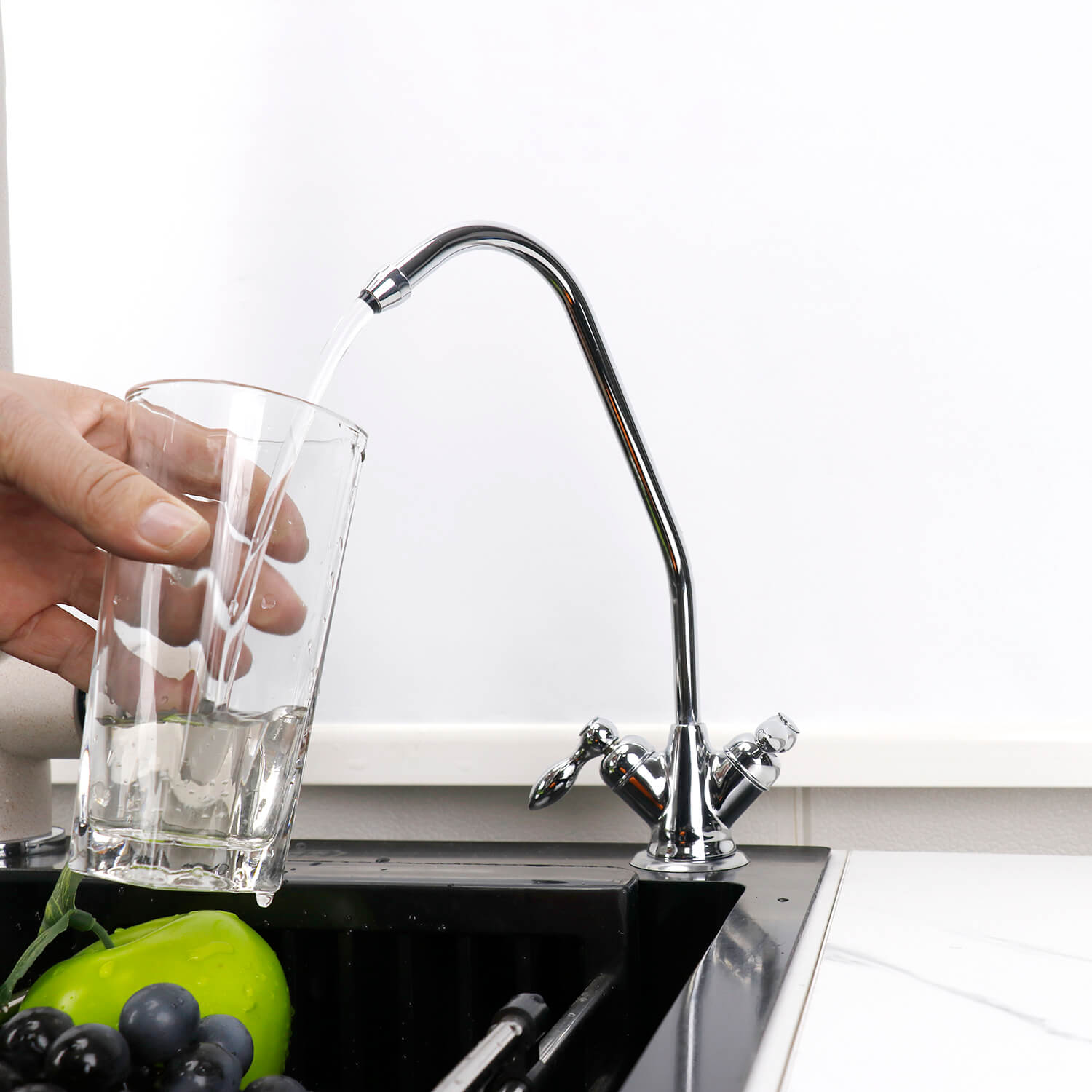 4 way kitchen mixer tap have four tubes for hot /cold / pure/ minalized water