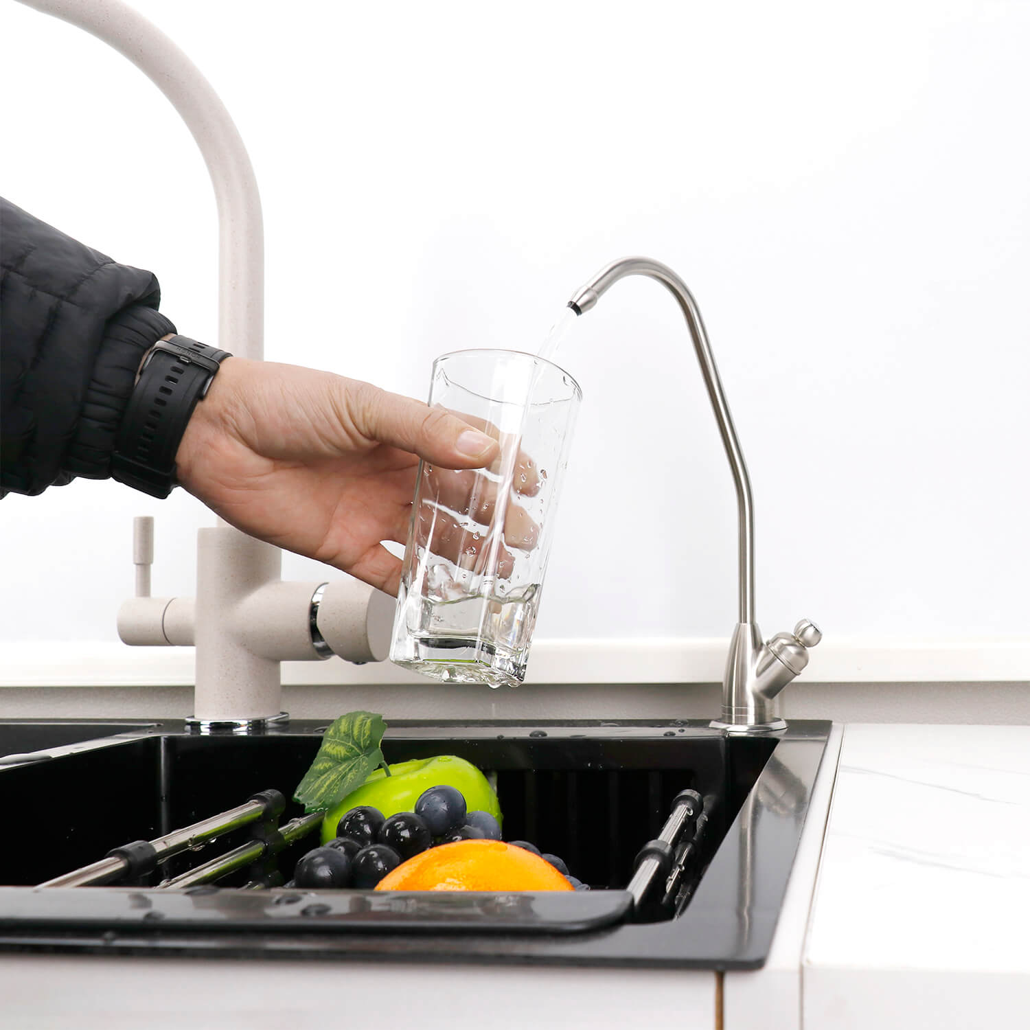 4 Way Kitchen Faucet means hot water,cold water, pure water and mineralized water