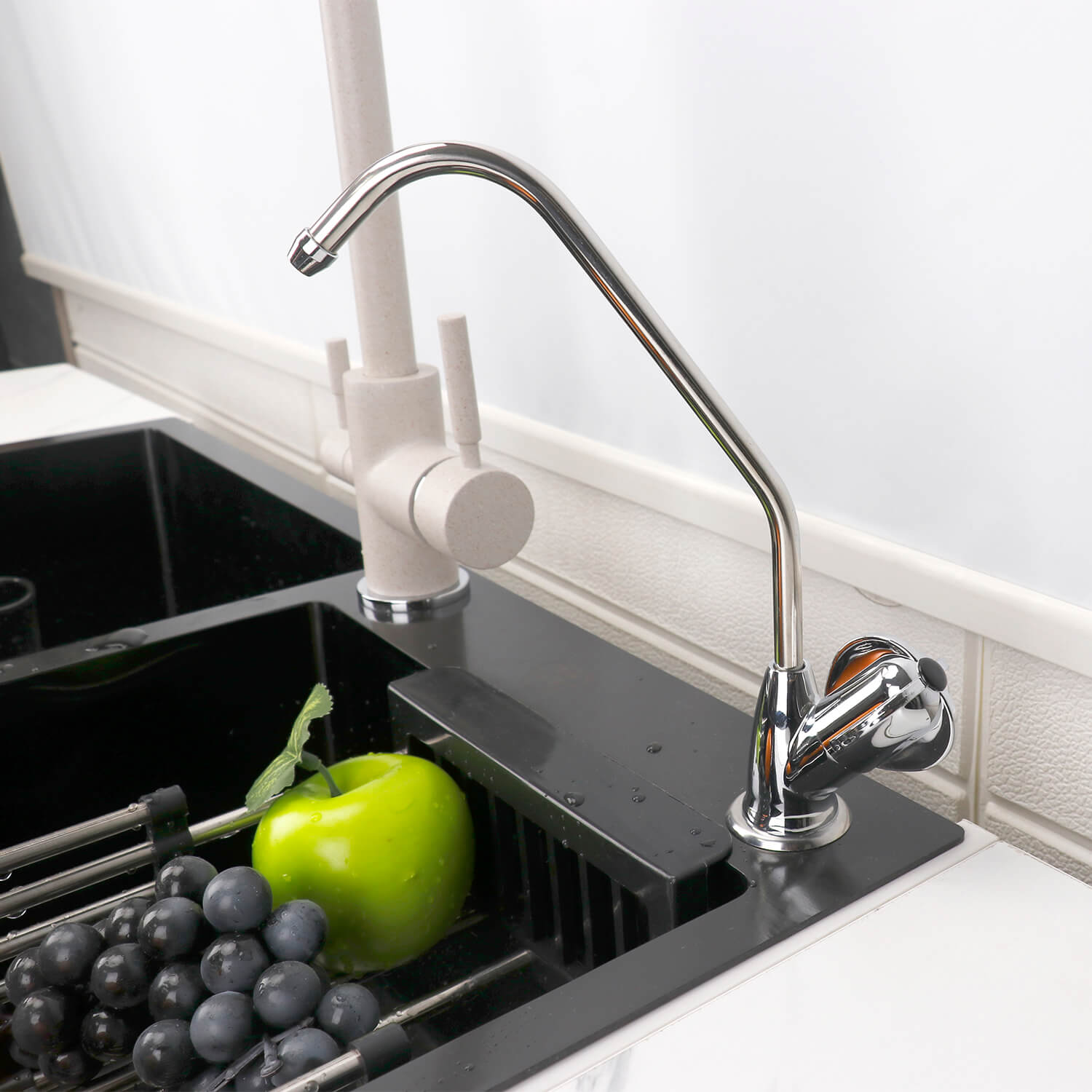 4 Way Kitchen Faucet means hot water,cold water, pure water and mineralized water