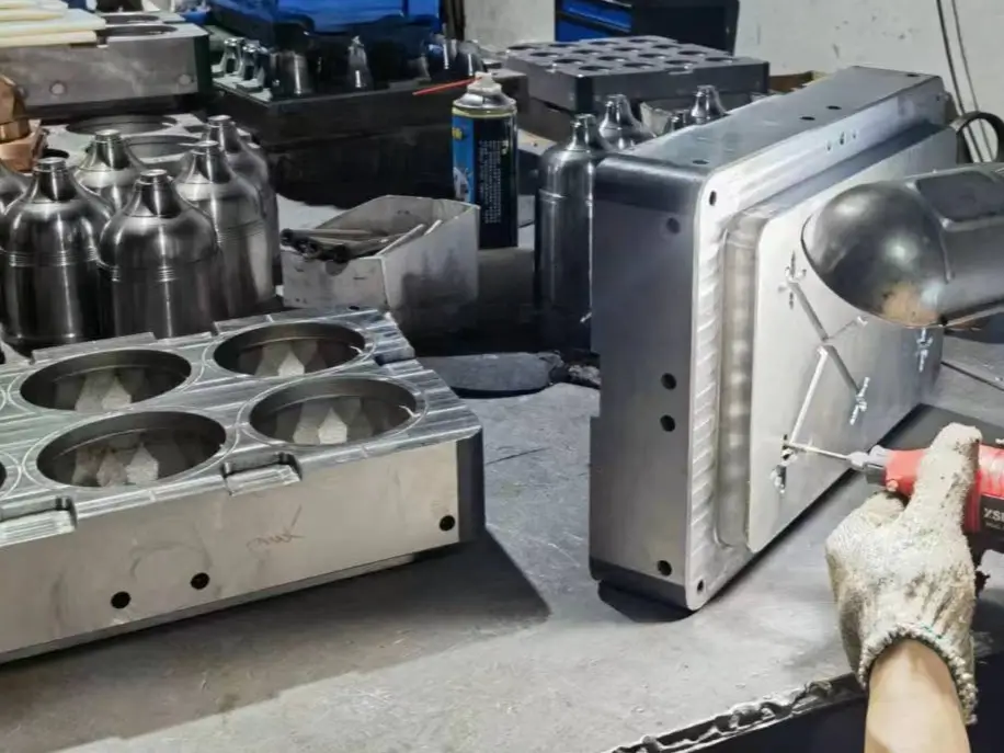 Metal mold and machining in a factory