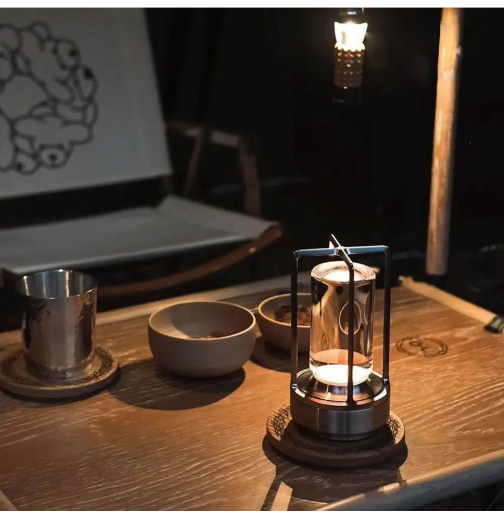 Versatile metal table lamp suitable for various interior styles