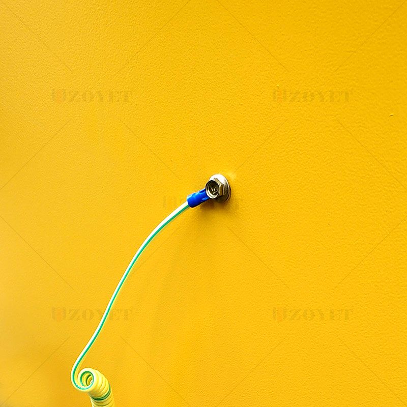 Safety cabinet anti-static device