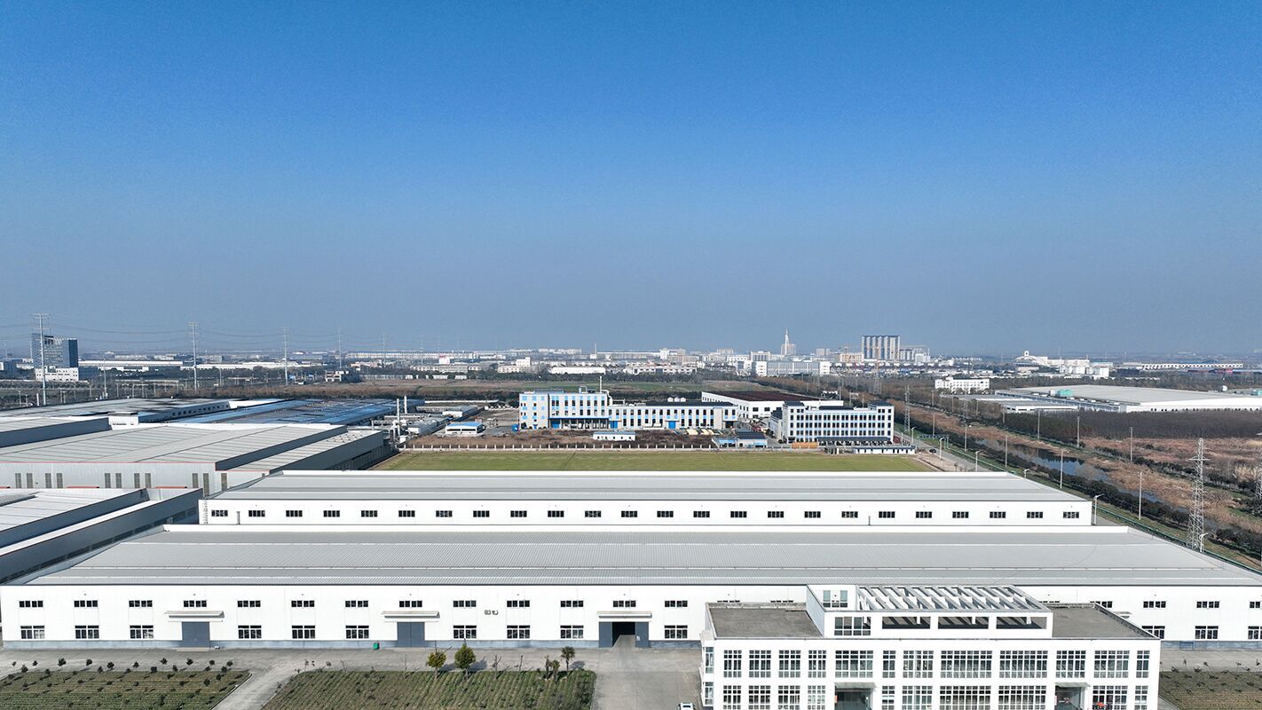Huanawell Yancheng Dafeng ten thousand square meters factory, established in 2021, is dedicated to the production of outdoor containers.  