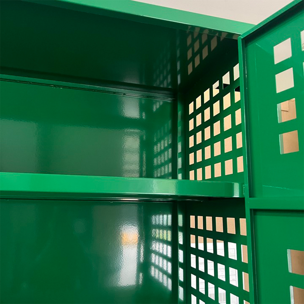 LPG gas cylinder storage cage with natural ventilation
