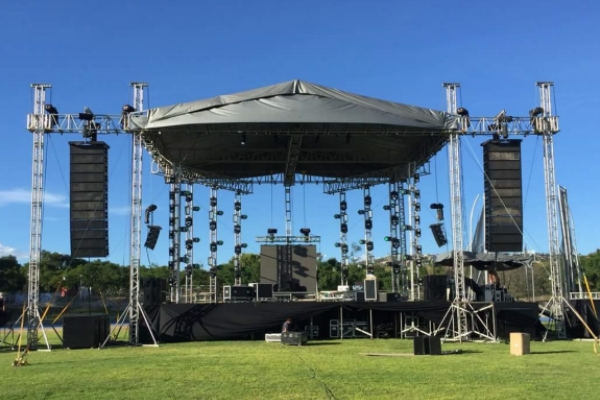 Aluminum stage truss