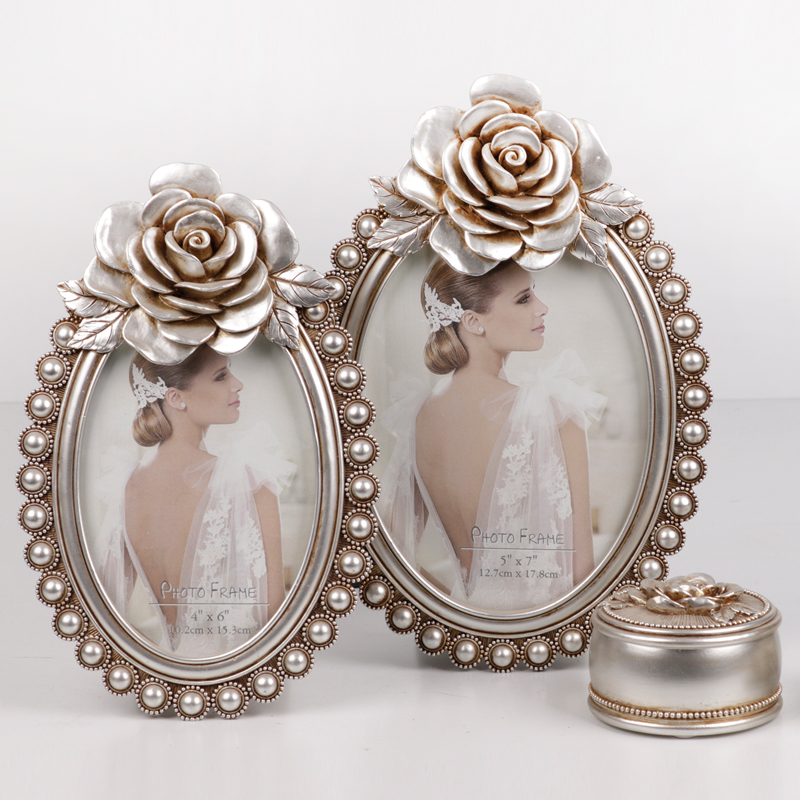 Silver Oval Wedding Frame with Flower and Jewelry
