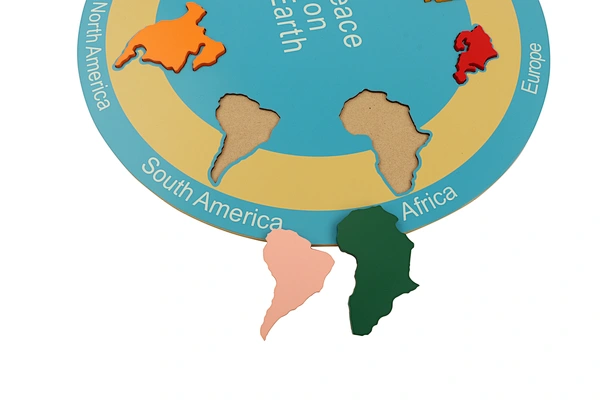 Montessori
Montessori materials
Montessori kids